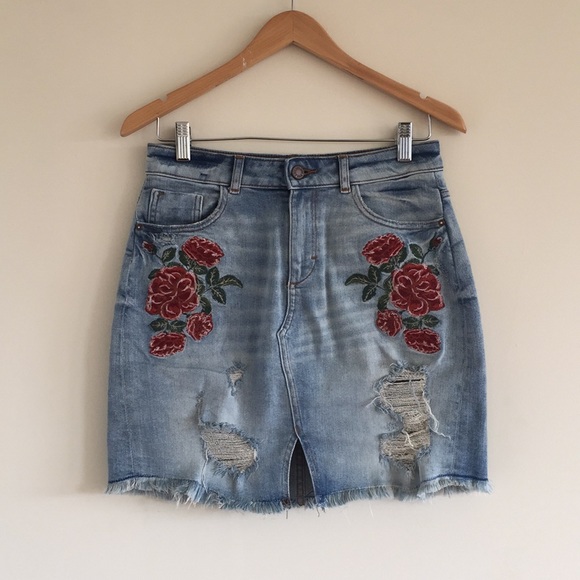 Zara Dresses & Skirts - Floral Zara Denim Mini Skirt